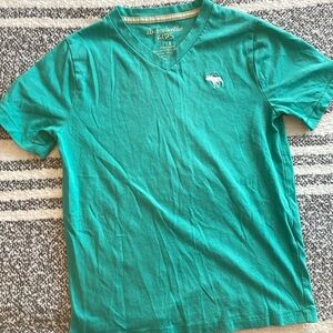 Abercrombie Kids v-neck t-shirt size 7/8 green
